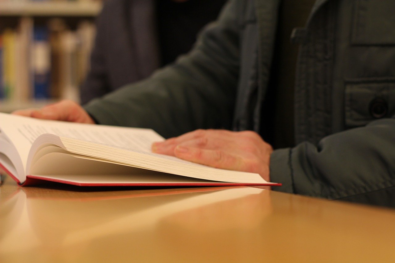 সাহিত্য পাঠৰ প্ৰয়ােজনীয়তা